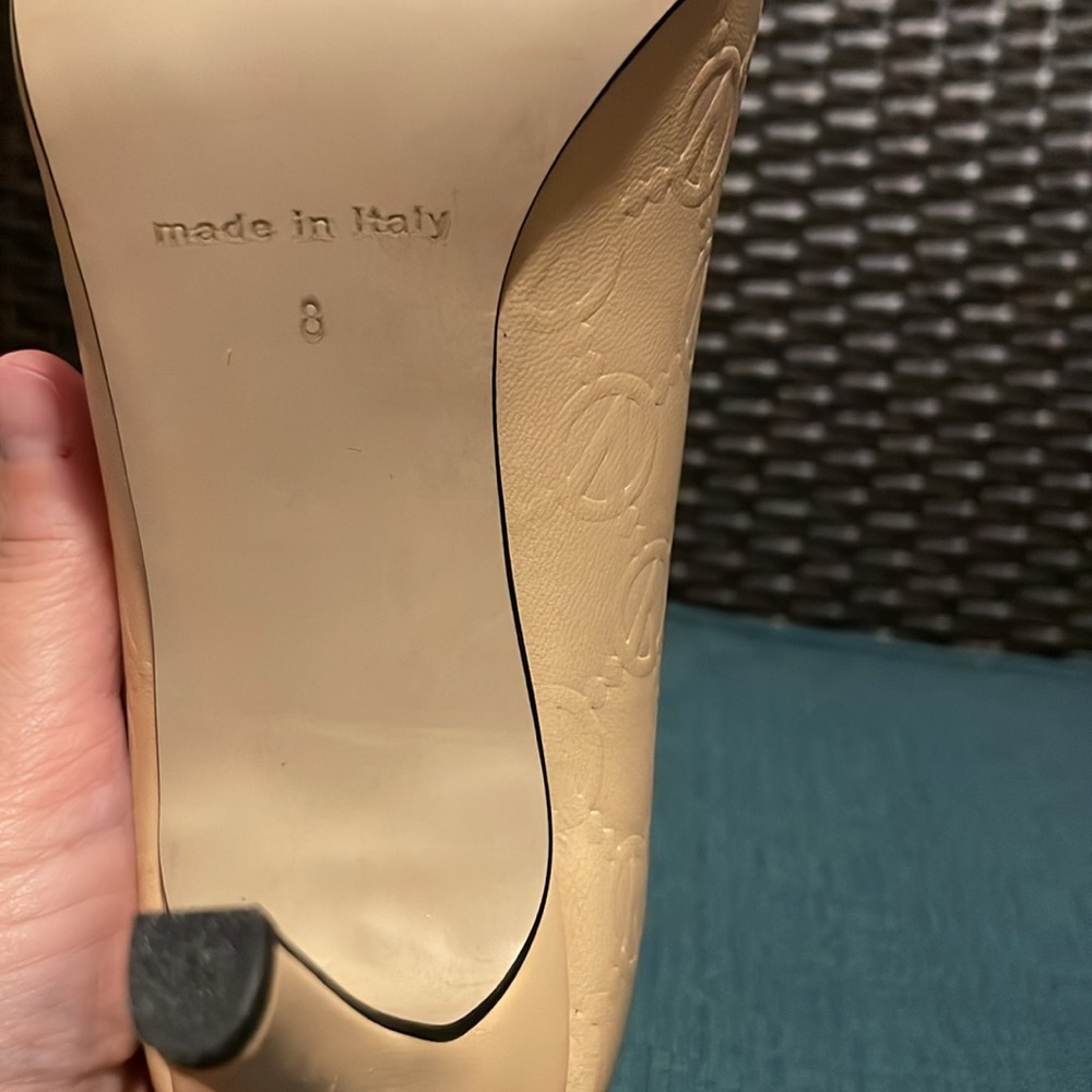 Valentino Heels Pumps Size 8 Runs Small - Picture 10 of 11